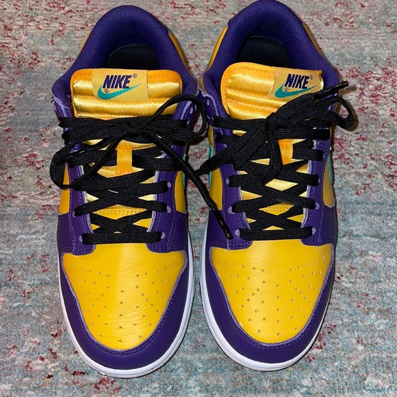 Like new! Lisa Leslie Nike Dunks | Low | Women’s Size 8.5 💜💛💚 - Picture 1 of 9